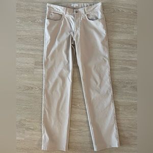 Men’s Peter Millar Pants, 32x32. Lightweight athletic stretch fabric.